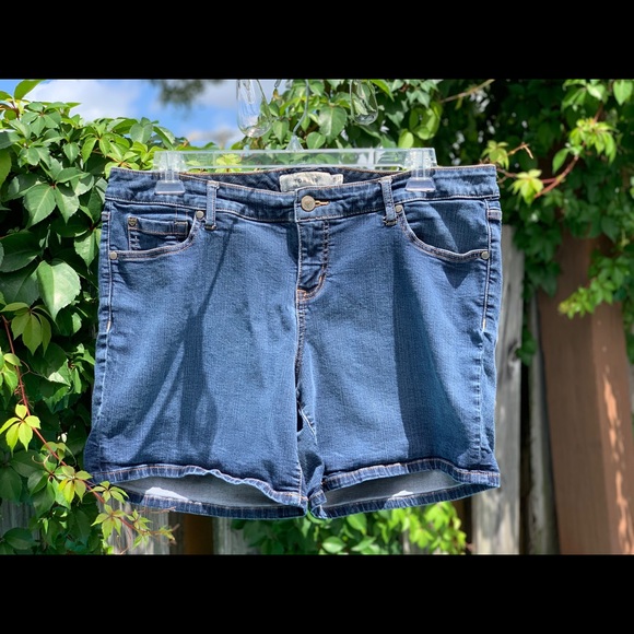 torrid Pants - Torrid Blue Jean Stretchy Shorts Sz 18 ❤️